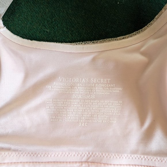 Victoria's Secret Plunge Bra 🩷 - Picture 5 of 7